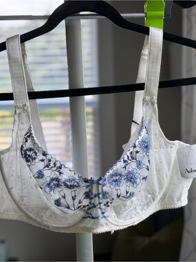 Aubade White Bra with Blue Floral Embroidery